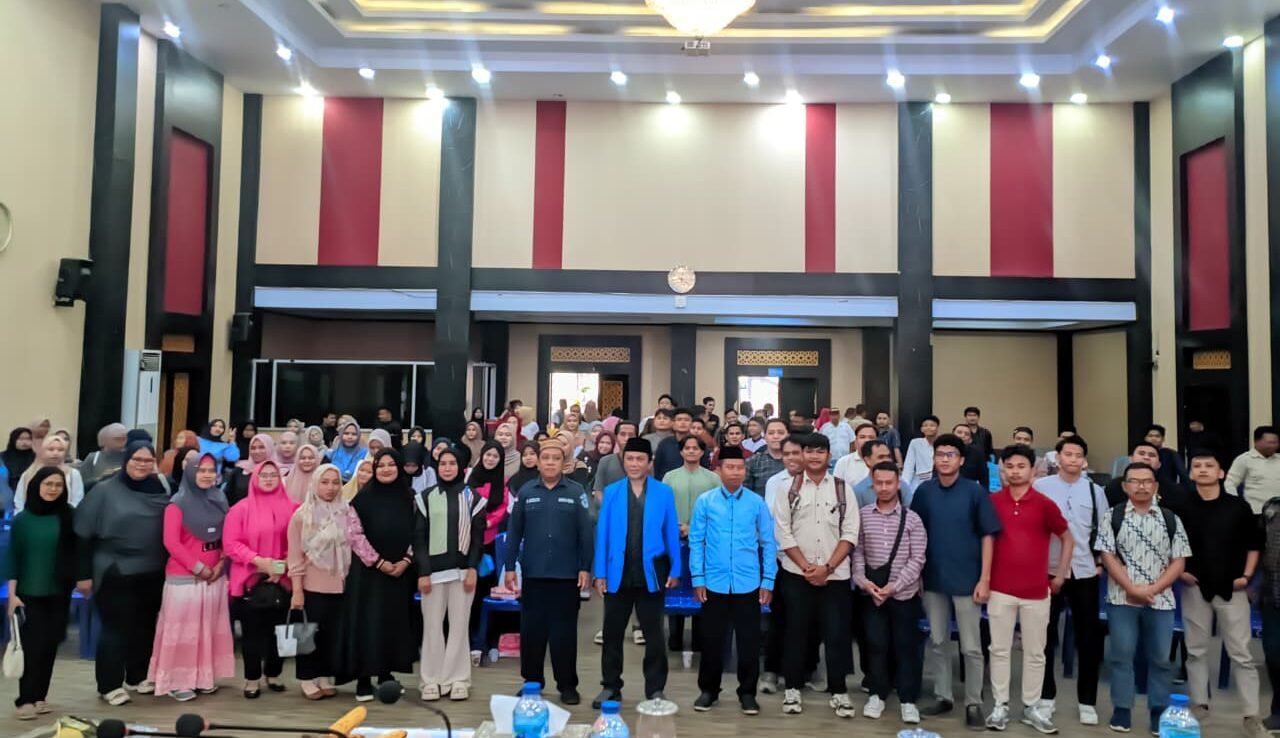 Foto Bersama Narassumber Ketua IKA PMII Vabang Kota Gorontalo. bersama Peserta BIMTEK Remaja Masjid Se Kota Gorontalo. 18-19 Agustus 2025 (Foto: Annahdlah)