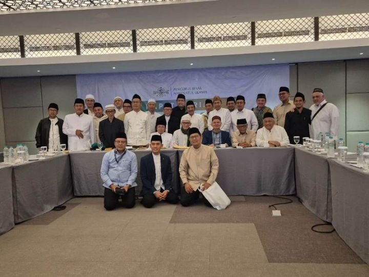 Para Pengurus Rois Syuriyah dalam Rapat Harian memutuskan Yahya Cholil Staquf (Gus Yahya) mundur sebagai Ketum PBNU. Foto: Istimewa/metrotvnews.com)