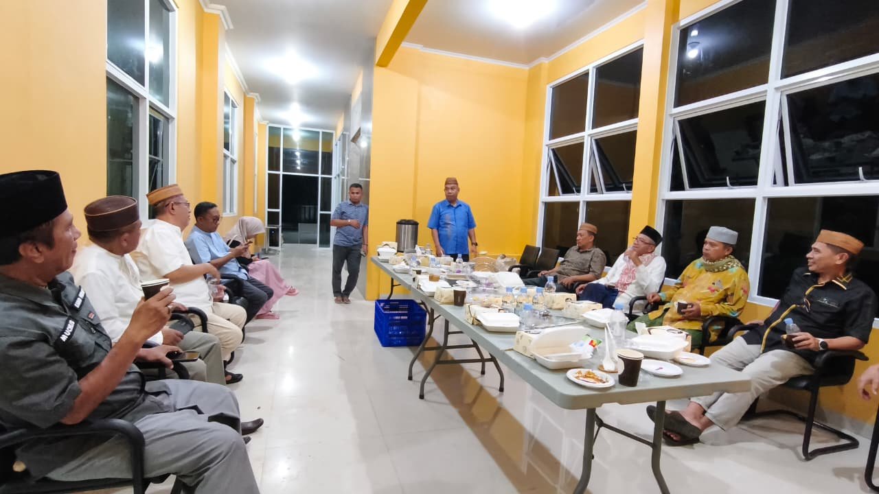 Bukber para Pengurus ICMI Orwil Gorontalo bersama Kabid Pemuda Muchlis Huntua. (Foto: Annahdlah)