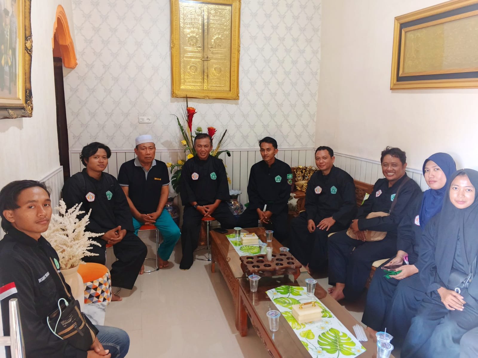 Para Pelatih dan Santri PSNU Pagar Nusa Padepokan Universitas NU Gorontalo bersama Rektor UNU Gorontalo Prof. Lahadji. (Foto: Annahdlah)