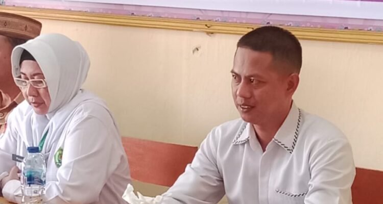 Nara Sumber Utama: Ketua Rumah Moderasi Beragama IAIN Sultan Amai Gorontalo, DR. Arfan Nusi bersama Kepala Kementrian Agama Kota Gorontalo, Dr. Misnawati Nuna. (Foto: Annahdlah)