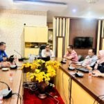 Wakil Walikota Gorontalo, Indra Gobel Bersama Ketua Bawaslu Kota Sukrin Taib bersama jajaran Bawaslu Kota Gorontalo., di ruang Kerja Wakil Walikota. (Foto: Humas Bawaslu Kota Gorontalo)