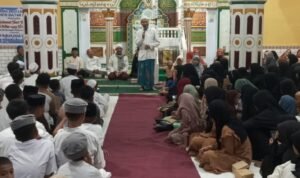 Masjid Hunto Sultan Amay Kota Gorontalo Meraih Barokah Bersama 700 Anak Yatim Piatu. Sabtu 7/6/2025. (Foto: Fajar)