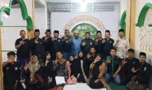 Pimpinan Cabang PSNU Pagar Nusa Kota Gorontalo, bersama Majelis Pendekar Nasional Mbah Wito (Foto: Annahdlah)