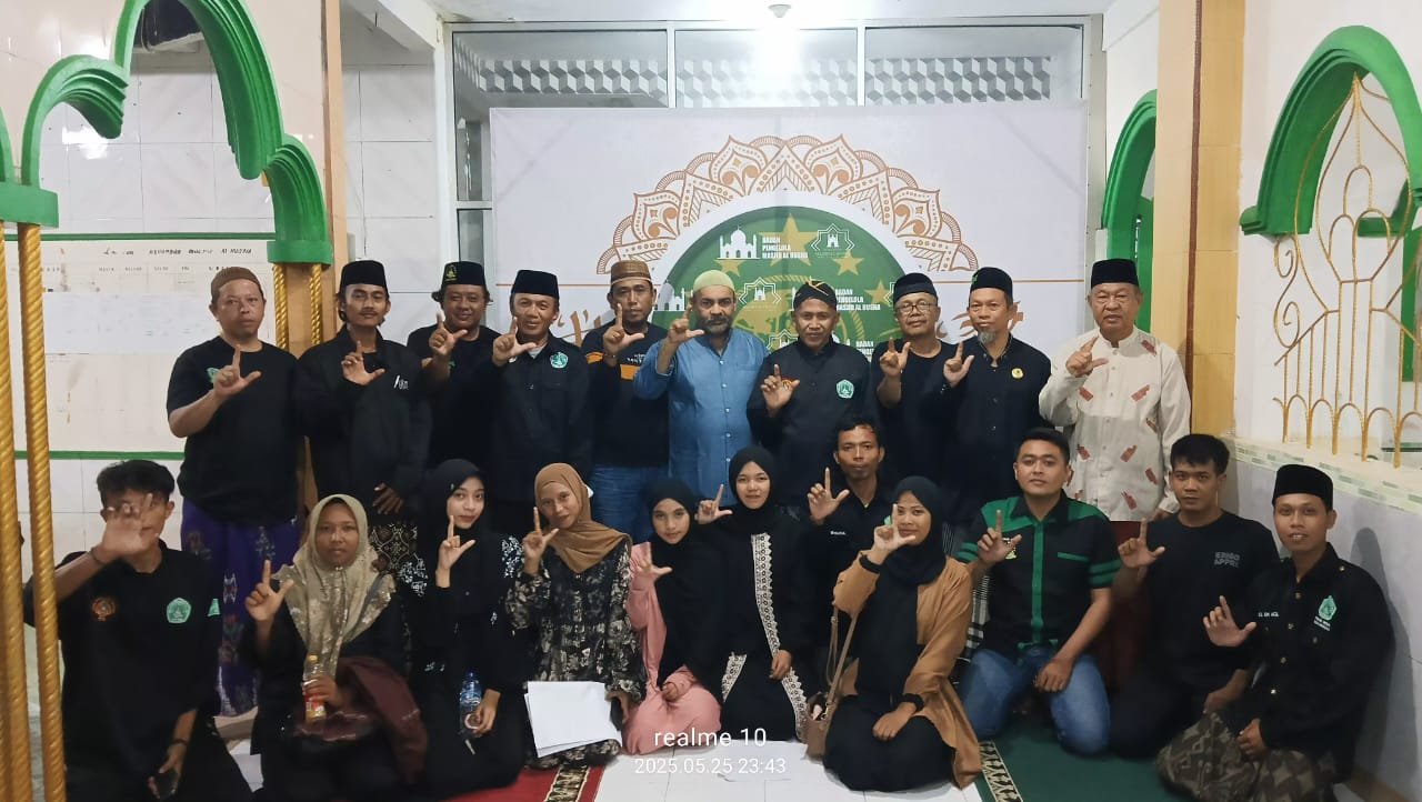 Pimpinan Cabang PSNU Pagar Nusa Kota Gorontalo, bersama Majelis Pendekar Nasional Mbah Wito (Foto: Annahdlah)