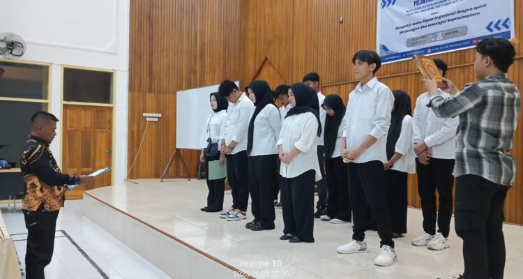 Ketua Dewan Pendiri Organisasi IPMI TU Provinsi Gorontalo, Muhammad Fajrin Arsyad Saat Melantik Pengurus IPMI TU Gorontalo Periode 2025 = 2026 di Aula SKB Kota Gorontalo. (Foto: annahdlah)