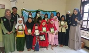 Rumah Kami Peduli (RKP) Gorontalo Salurkan Iqra' Untuk TPQ Riyadhus Sholihin Limboto Barat