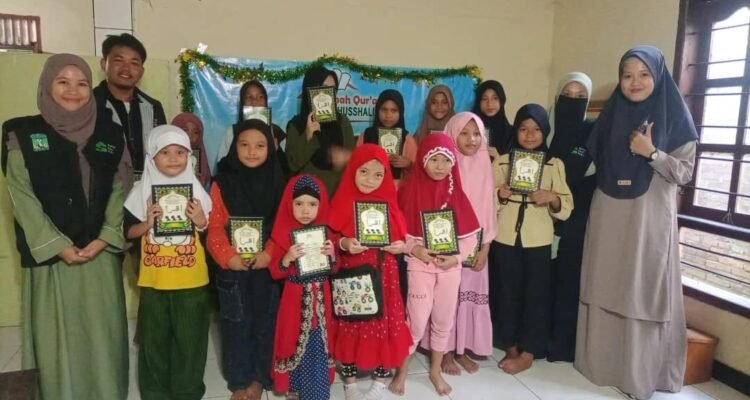 Rumah Kami Peduli (RKP) Gorontalo Salurkan Iqra' Untuk TPQ Riyadhus Sholihin Limboto Barat