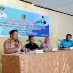Kadis Perdagin Haryono Suronoto Minta Pedagang Bersinergi dalam rangka kegiatan Bina PKL dan Sosialisasi di Aula kantor Kelurahan Biawao. (Foto: annahdlah.com)
