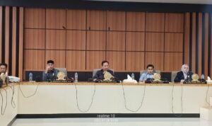 Rapat Komisi 1 DPRD Kota Gorontalo, bersama Tim 9 Pengembangan Kawasan Destinasi Religi Masjid Hunto (Sultan Amay) Kota Gorontalo. (Foto: annahdlah)