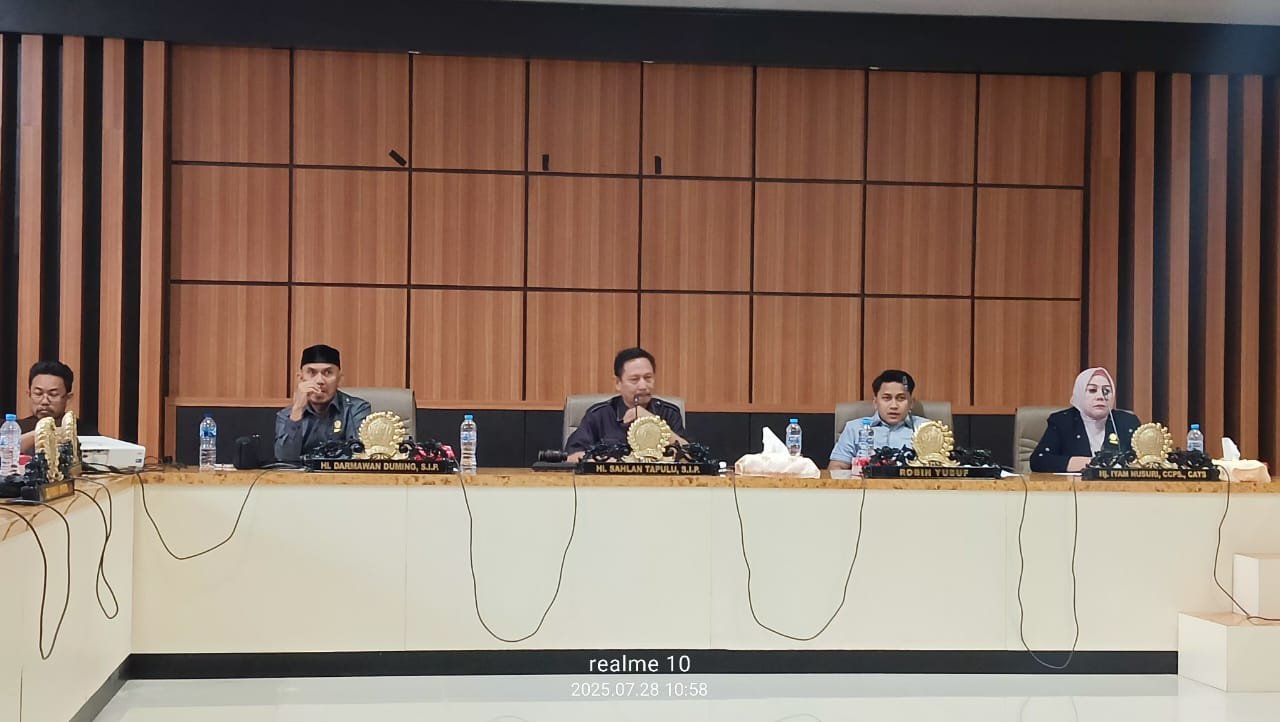 Rapat Komisi 1 DPRD Kota Gorontalo, bersama Tim 9 Pengembangan Kawasan Destinasi Religi Masjid Hunto (Sultan Amay) Kota Gorontalo. (Foto: annahdlah)