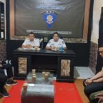 Kasatpol PP & Linmas Provinsi Gorontalo Taufik El Hakim Sidiki, memimpin Rapat Internal Panitia Apel Siaga Satlinmas Tahun 2025, diruang Rapat Kantor Satpol PP Provinsi Gorontalo. (Foto: annahdlah)