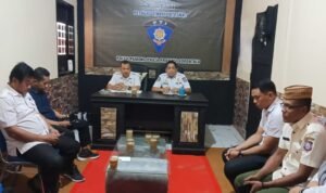 Kasatpol PP & Linmas Provinsi Gorontalo Taufik El Hakim Sidiki, memimpin Rapat Internal Panitia Apel Siaga Satlinmas Tahun 2025, diruang Rapat Kantor Satpol PP Provinsi Gorontalo. (Foto: annahdlah)