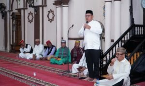 Bupati Gorut Thariq Madanggu memberikan sambutan Hari Asyura 1447 H. (Foto: Humas Gorut)