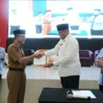 Gubernur Gusnar Ismail Saat Menyambut Kedatangan Jamaah Haji Gorontalo. (Foto:Kemenagprov)
