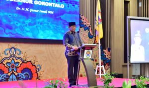 Gubernur Gusnar Ismail saat memberikan sambutan pada acara Pelantikan IKA PMII Kota dan Kabupaten se Provinsi Gorontalo Masa Khidmat 2025 - 2030, bertempat di Hotel Aston Kota Gorontalo, Senin 11/08/2025. (Foto: Annahdlah)