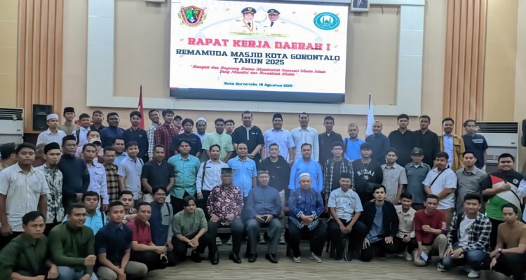 Dewan Pembina bersama Remamuda Masjid Kota Gorontalo Menggelar Rapat Kerja Daerah (Rakerda) I tahun 2025, di Banthayo Yiladia Kota Gorontalo, Selasa 19 Agustus 2025. (Foto: Annahdlah.com)