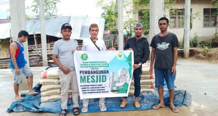 Yayasan Pohuli Ilmu Ilomata Salurkan Bantuan Pembangunan Masjid. (Foto: Annahdlah)