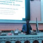 Ketum IKA PMII Cabang Kota Gorontalo, Muchlis S.Huntua, saat memaparkan Materi Kegiatan BIMTEK Remaja Masjid se Kota Gorontalo di Bantahyo Yiladia, 18 - 19 Agustus 2025. (Foto: Annahdlah)
