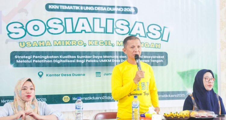 Camat Suwawa Tengah Noldi Biga saat memberikan sambutan membuka Sosialisasi UMKM di Desa Duano. (Foto: Annahdlah)