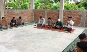 Pembacaan Doa Syukuran di Lokasi Pembangunan Masjid dan Sekretariat Majelis Asybaalul Khairaat Gorontalo, Jl. Drs. Achmad Nadjamuddin Kelurahan Limba Kota Gorontalo, Ahad 5 Oktober 2025. (Foto: Annahdlah)