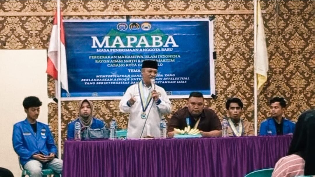 Ketum IKA PMII Muchlis Huntua MAPABA PMII Lahirkan Kader Progresif, Annahdlah.com Ketum IKA PMII Cabang Kota Gorontalo, Muchlis S.Huntua saat membuka kegiatan MAPABA PMII Rayon Adam Smith dan Rayon Maritim di Aula Kecamatan Sipatana. (Foto: Annahdlah)