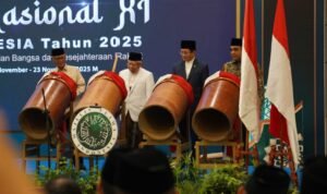 Pembukaan Munas MUI XI 2025 ditandai Menabuh Beduk oleh Menteri Agama RI Prof. Dr. KH. Nasaruddin Umar. Foto: (mui.or.id)