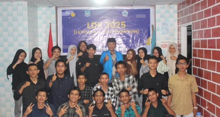 Ketua Dewan Pembina Muchlis S.Huntua bersama para Kader Kepemimpinan Dasar KPMI Bangkep 2025. Foto: (Annahdlah)