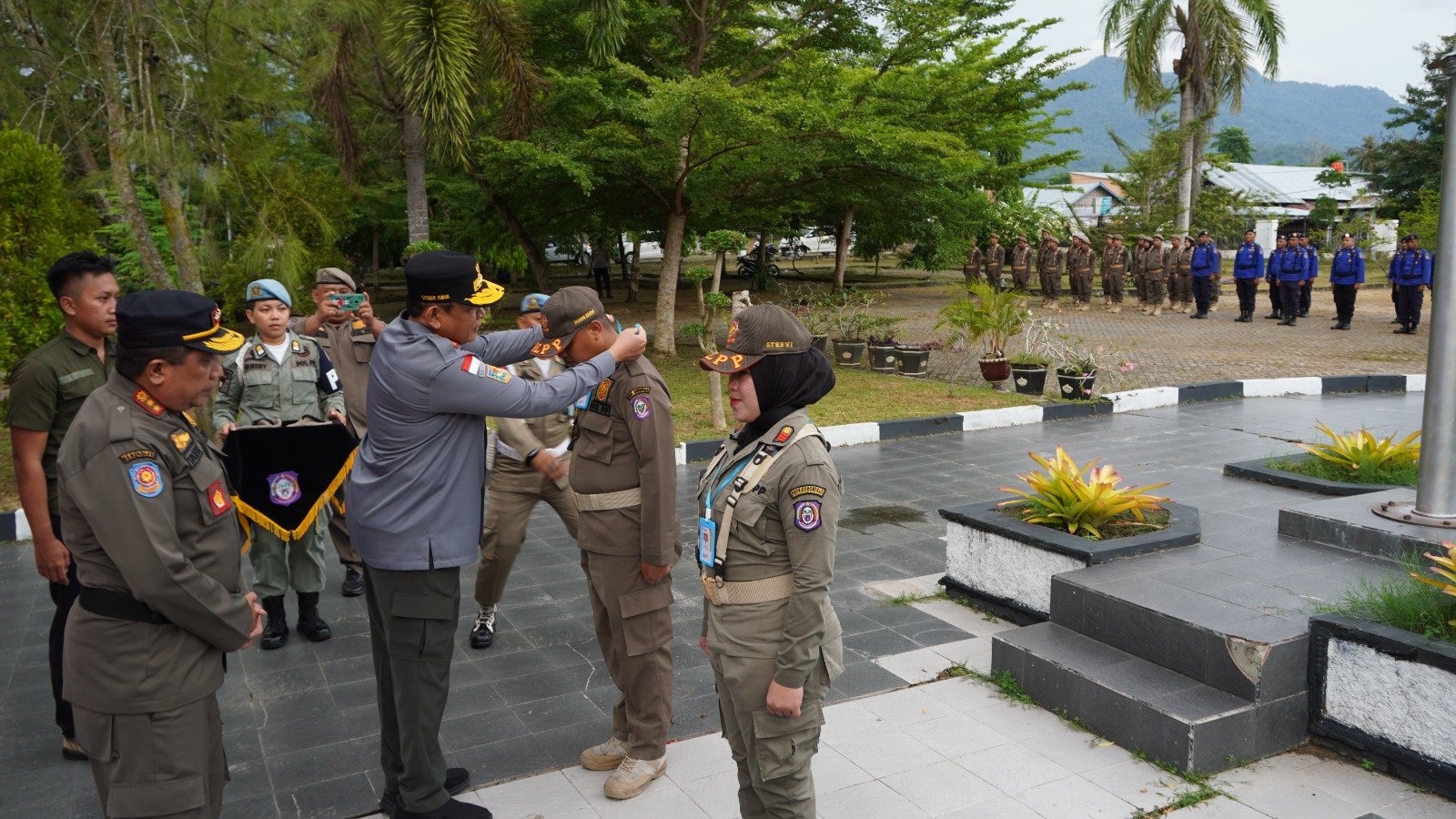 Gubernur Gorontalo Gusnar Ismail Menutup Seluruh Rangkaian Kegiatan Dklatsar I Satpol PP Provinsi Gorontalo. Foto: (Dok.Humas Satpol PP)