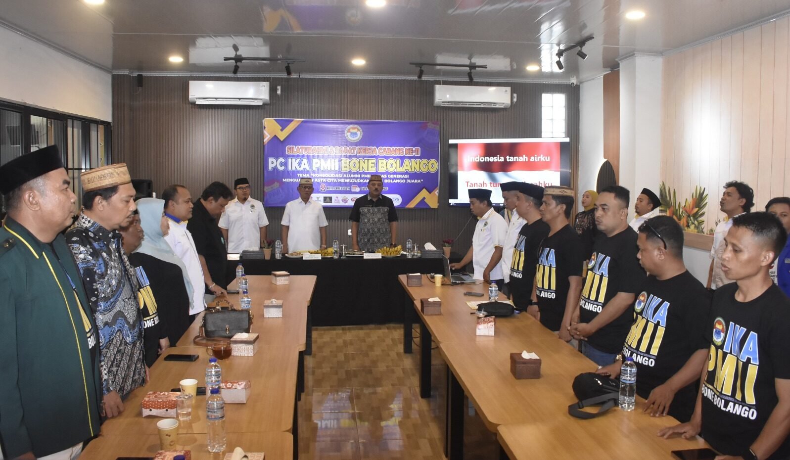 Bupati Ismet Mile bersama Pengurus IKA PMII Bone Bolango, dalam rangka Pembukaan Rakercab IKA PMII Bone Bolango, Foto: (Annahdlah)