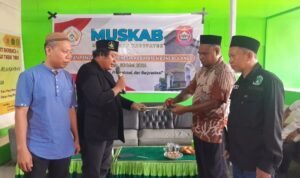 Muskab IPSI Bone Bolango. Strerring Commite Ikhsan Nento, dan Ketua IPSI terpilih DR. Darwin Botutihe. Didampingi Ketua PSNU Cab. Bone Bolango pk Rustam dan lainnya. (Foto: Annahdlah.com)