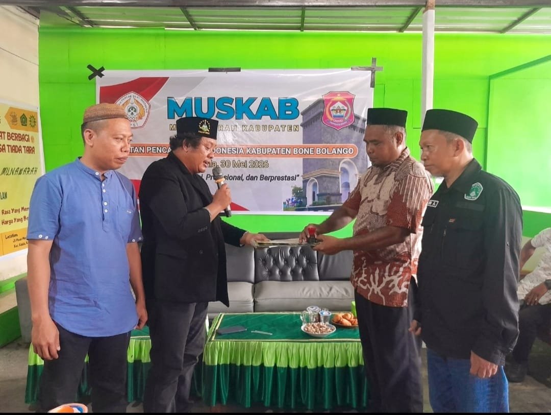 Muskab IPSI Bone Bolango. Strerring Commite Ikhsan Nento, dan Ketua IPSI terpilih DR. Darwin Botutihe. Didampingi Ketua PSNU Cab. Bone Bolango pk Rustam dan lainnya. (Foto: Annahdlah.com)