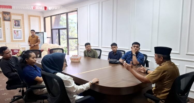 Silaturrahim Cipayung Plus bersama Kabid Pemuda Disparekrafpora Prov. Gorontalo diruang Rapat Disparekrafpora. (Foto: humas IT)