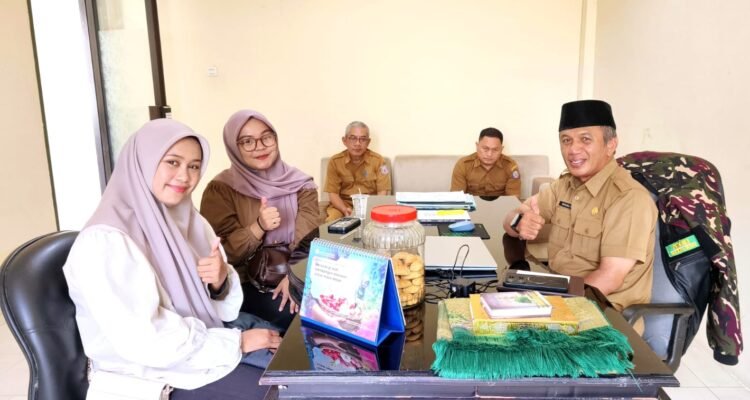 Pengurus Wilayah (PW) Ikatan Pelajar Putri Nahdlatul Ulama (IPPNU) Provinsi Gorontalo melakukan kunjungan Silaturahim, diterima Kabid Pemuda Disparekrafpora, diruang kerjanya. (Foto: Annahdlah)