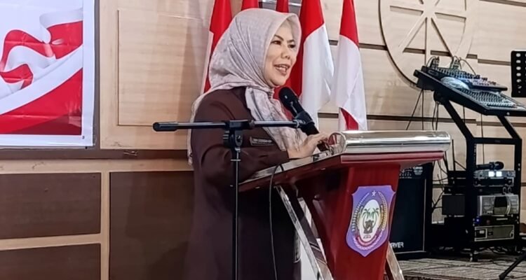 Wakil Gubernur Gorontalo Iddah Syahidah saat memberikan sambutan acara HUT ke 64 PWRI di rujab Wakil Gubernur. (Foto: Annahdlah)