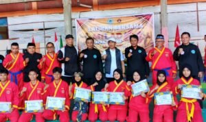 Kadis Disparekrafpora Provinsi Gorontalo, Sulktan Kalupe dan para Pendekar Silat Tapak Suci dan Pagar Nusa UNU Gorontalo, hadiri Milad 63 Tahun Tapak Suci. (Foto: Annahdlah)