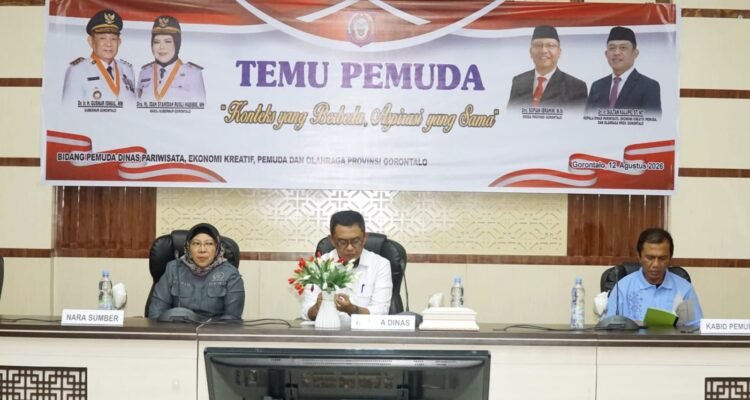 Ketua Komisi 3 Deprov Hj. Espin Tulie bersama Kadis Disparekrafpora Prov. Gorontalo, Kabid Pemuda dan Peserta Temu Pemuda Gorontalo. (Foto: Annahdlah.com)