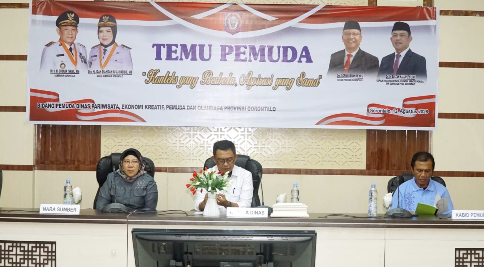 Ketua Komisi 3 Deprov Hj. Espin Tulie bersama Kadis Disparekrafpora Prov. Gorontalo, Kabid Pemuda dan Peserta Temu Pemuda Gorontalo. (Foto: Annahdlah.com)