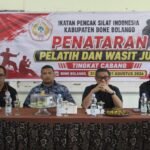 Ketua IPSI Provinsi Gorontalo Idra Gobel juga Wawali Kota Gorontalo, memberikan arahan kepada para Peserta Penataran pelatih, Wasit dan Juri. (Foto: Annahdlah)