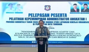 Gubernur Gorontalo Gusnar Ismail saat Memberikan Sambutan Pelepasan Peserta PKA I Tahun 2026, di aula Rujab Gubernur. )Foto: Annahdlah)