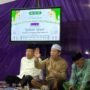 Rektor UNU Gorontalo dan Kiyai Hamdan saat memberikan Tausyiah Lailatul Ijtima. (Foto: humasunugo)