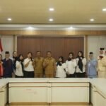 Kadis Disparekrafpora Sultan kalupe, Kabid Pemuda Muchlis S.Huntua dan PCMI Prov. Gorontalo bersama Peserta Seleksi PPAN AIYEP 2026 di Aula Kantor Disparekrafpora Prov. Gorontalo. (Foto: humasdispar)