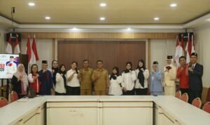 Kadis Disparekrafpora Sultan kalupe, Kabid Pemuda Muchlis S.Huntua dan PCMI Prov. Gorontalo bersama Peserta Seleksi PPAN AIYEP 2026 di Aula Kantor Disparekrafpora Prov. Gorontalo. (Foto: humasdispar)