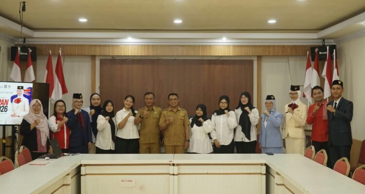 Kadis Disparekrafpora Sultan kalupe, Kabid Pemuda Muchlis S.Huntua dan PCMI Prov. Gorontalo bersama Peserta Seleksi PPAN AIYEP 2026 di Aula Kantor Disparekrafpora Prov. Gorontalo. (Foto: humasdispar)