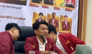 Ketua PC IMM Kota Gorontalo Yunus Pasau saat memimpin Rapat Kerja Cabang IMM di aula kantor Disparekrafpora Prov. Gorontalo. (Foto: Annahdlah)