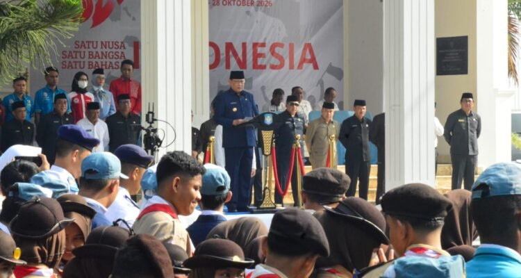 Gubernur Gusnar Ismail saat memberikan sambutan Upacara Haris Sumpah Pemuda 28 Oktober 2026 di halam rujab Gubernur. (Foto: Annahdlah)