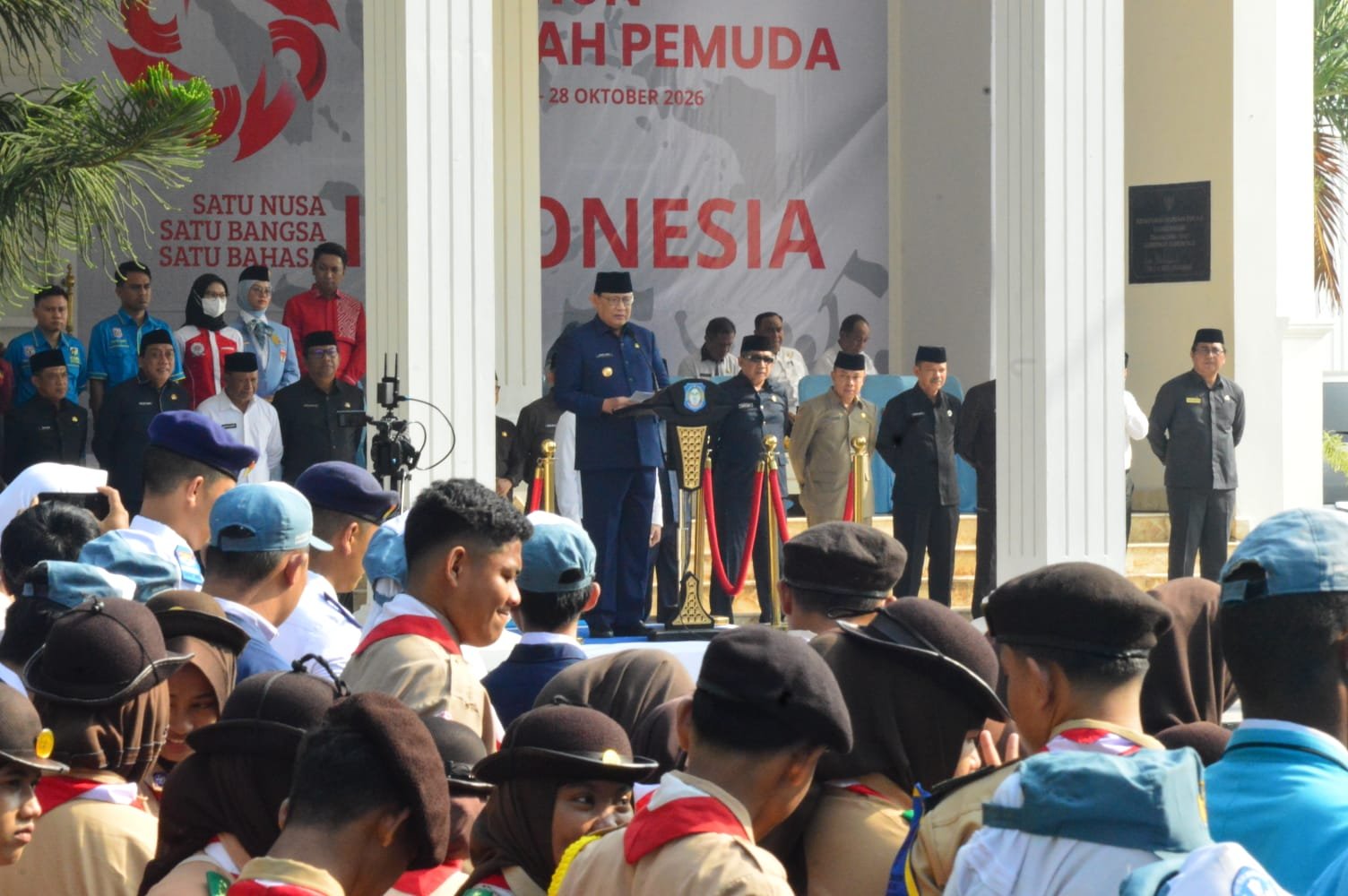 Gubernur Gusnar Ismail saat memberikan sambutan Upacara Haris Sumpah Pemuda 28 Oktober 2026 di halam rujab Gubernur. (Foto: Annahdlah)