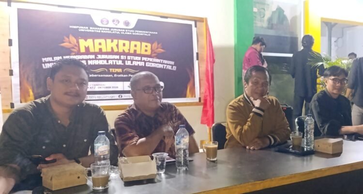 Muchlis S.Huntua Dosen Pengajar dan Kabid Pemuda bersama para dosen Study Pemerintahan UNU Gorontalo. (Foto:Annahdlah)